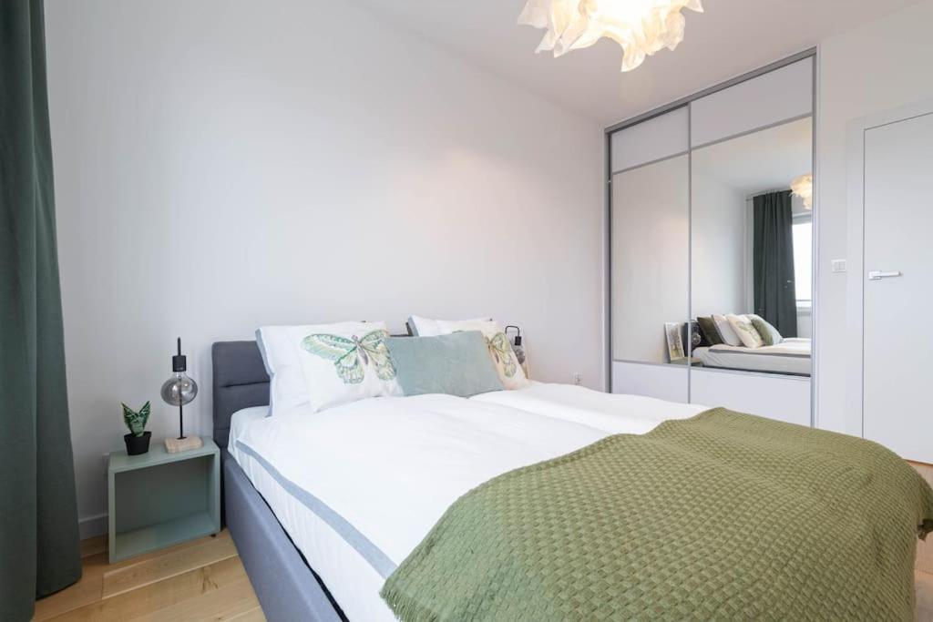 Olive Tree Apartment - Klimatyzacja - Air Conditioning-Self-Check-In كاتوفيتسه المظهر الخارجي الصورة